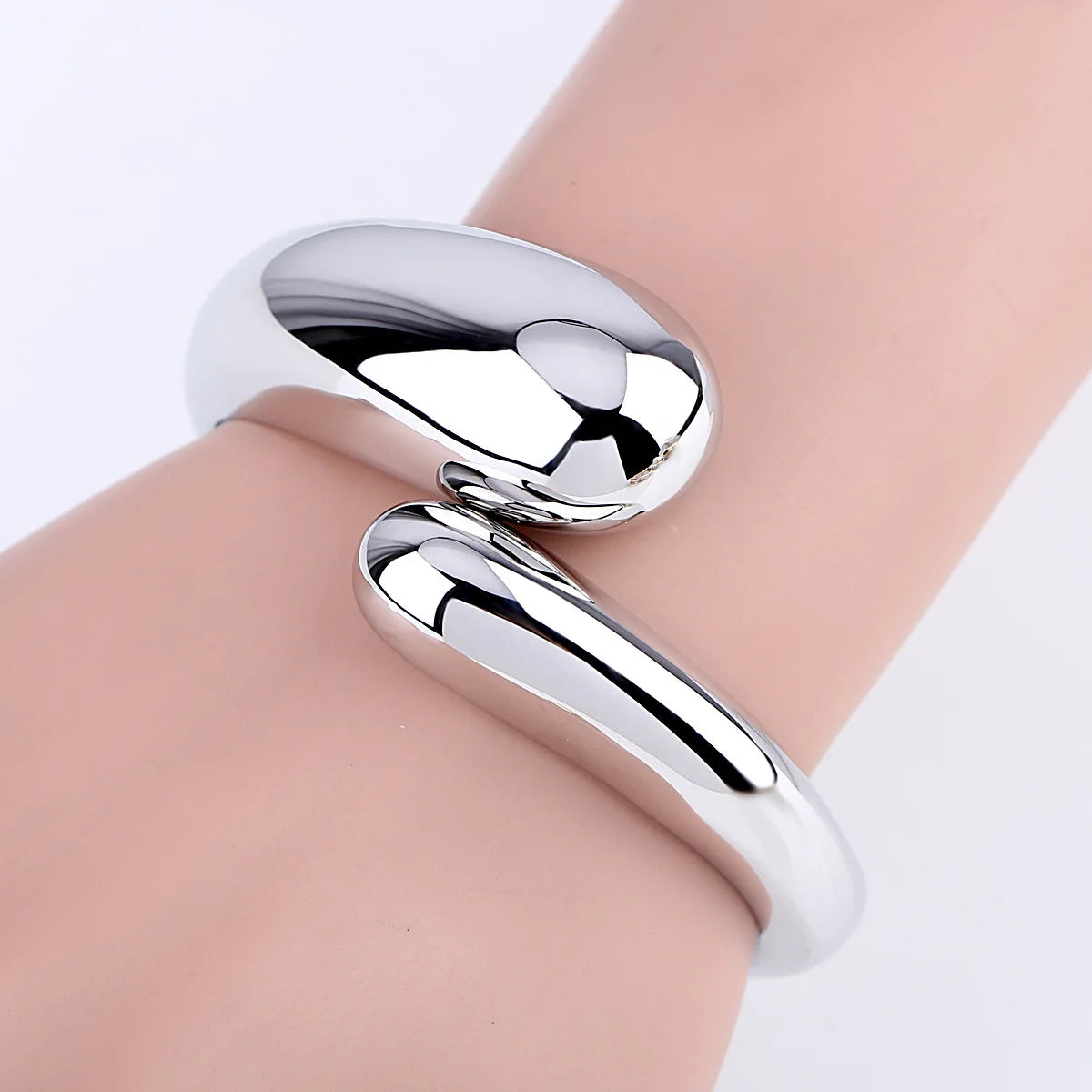 New Metal Geometric Design Open Bracelet for Women