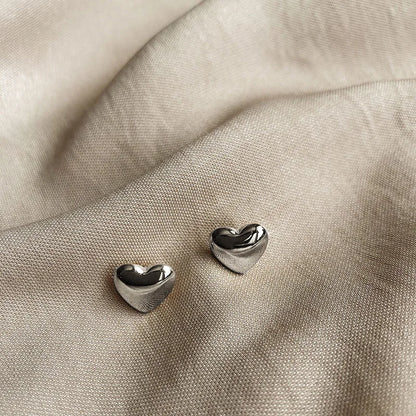 Mini Heart Stud Earrings for Women Silver Color Jewelry Trendy Simple Metal Love Small Earrings Cute Accessories