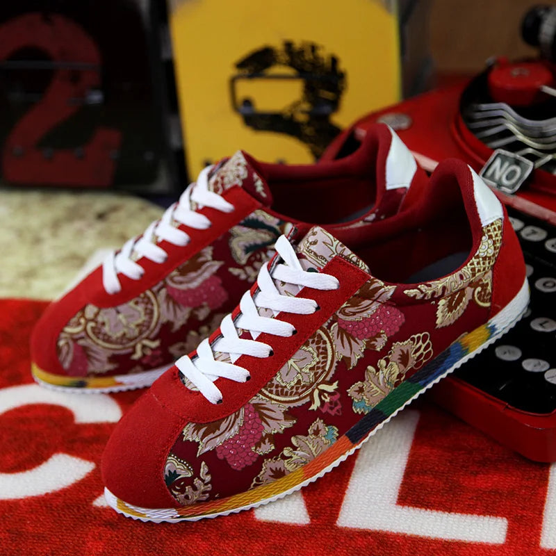 Fashion Graffiti Printed Men Suede Sneakers Red Running Shoes Men's Jogging Shoes Light Gym Trainers Men Flat Embroidery Shoes